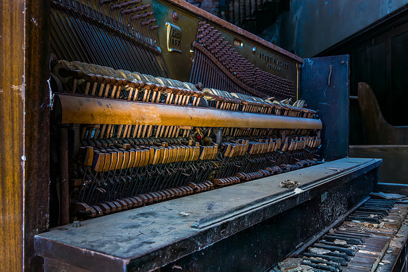 Piano inside SJS