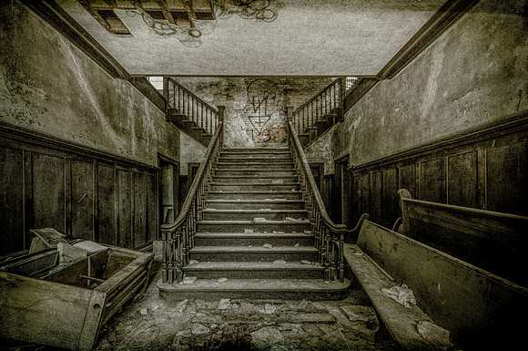 Main Staircase Grunge SJS